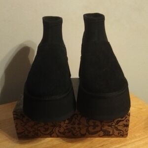 New Women's UGG Black Footwear
